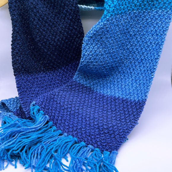 'Into the Deep Blue Sea' fringed scarf in moss stitch - hand knit, new. - Picture 6 of 8